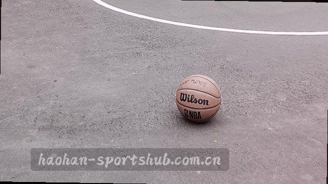 深眸锁住待修零件